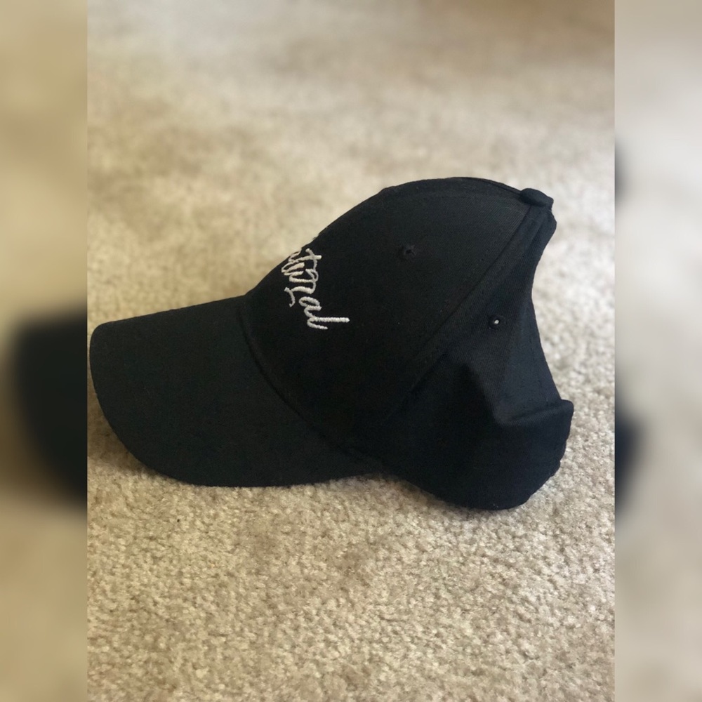 Backless Cap - Picture 4 of 5